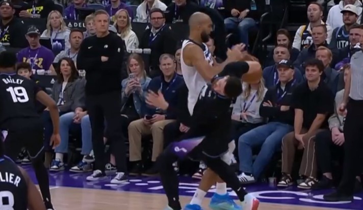 超级分析-搞心态！努尔基奇贴防小手乱扫领防守犯规 戈贝尔一个肘击吃T