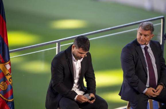 巴萨给阿圭罗体面的告别，是本赛季最精彩的进球